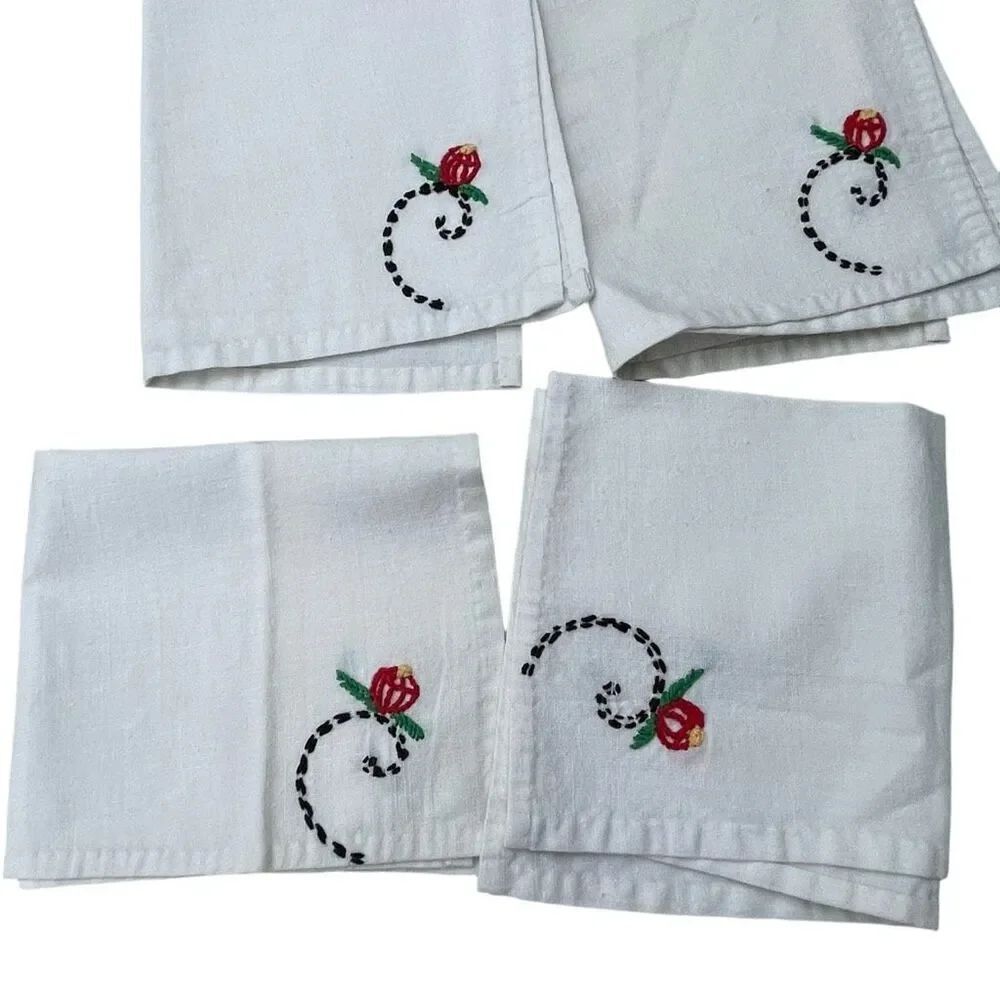 Vintage lot of 4 cotton napkins embroidered flowers